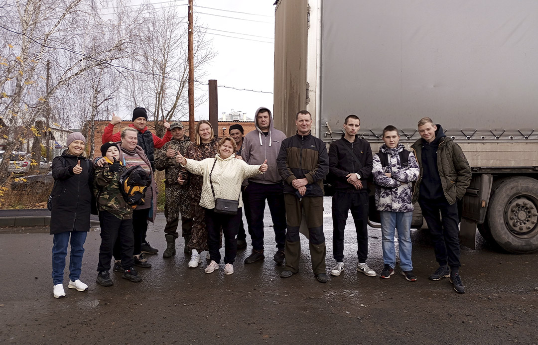 «Петрович» и фура с гуманитарной помощью доставлены  в зону СВО