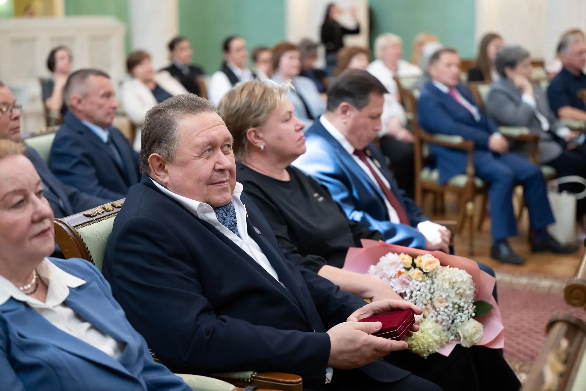 Денис Паслер вручил награды выдающимся уральцам